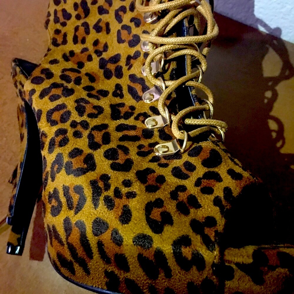 ASHLEY STEWART Suede Stiletto Heels 9w BRN/BLK Lace Up.